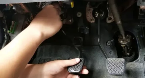 How to Adjust Clutch on Chevy Truck