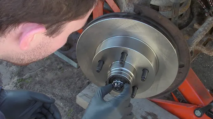 how to tighten wheel bearings