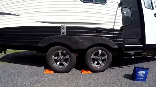 How to Use Wheel Chocks With Leveling Blocks