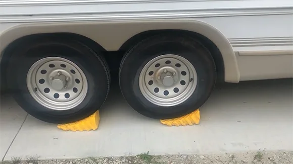 When Should Wheel Chocks be Used With Leveling Blocks