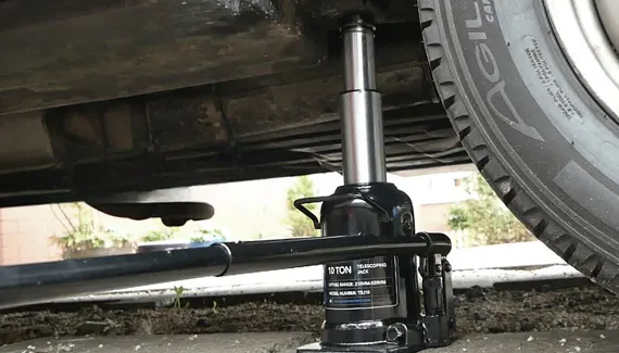Can You Use a Floor Jack for RV Tire Change