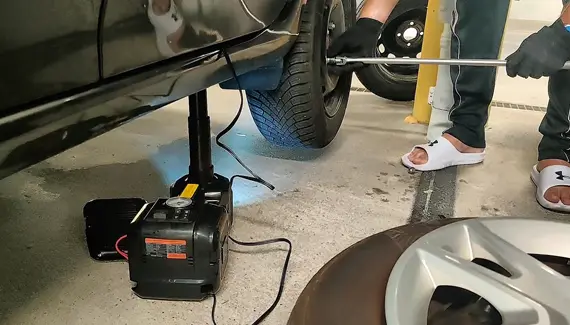 Easily Change a Flat Tire With Quality Electric Car Jack and Impact Wrench
