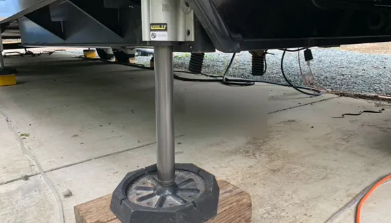 How to Maintain a Hydraulic RV Jack to Avoid Future Leaks