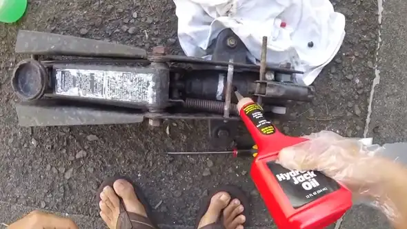 How to Refill Advanced Auto Hydraulic Jack Oil