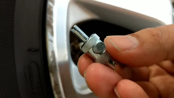 Change the Car's Valve Core without Jacking Up Your Car Guided Instructions