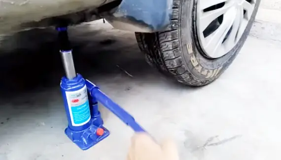 How Can You Safely Use a Hydraulic Car Jack to Lift a Car