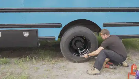 Remove the Old Tires And Fit the New Tires