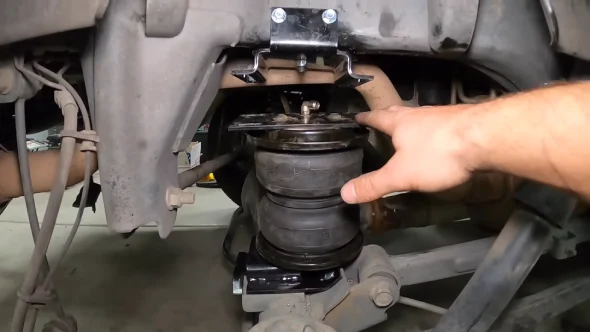 Advantages of Installing Air Suspension for Lifting a Truck