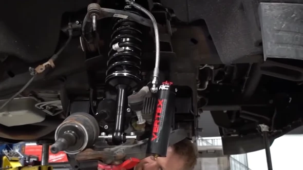 How Do You Add a Lift Kit without Affecting the Transmission Fluid Level