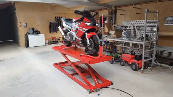 How Does a Motorcycle Lift Work to Raise a Motorcycle