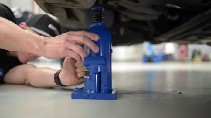 can i use a bottle jack to lift a car